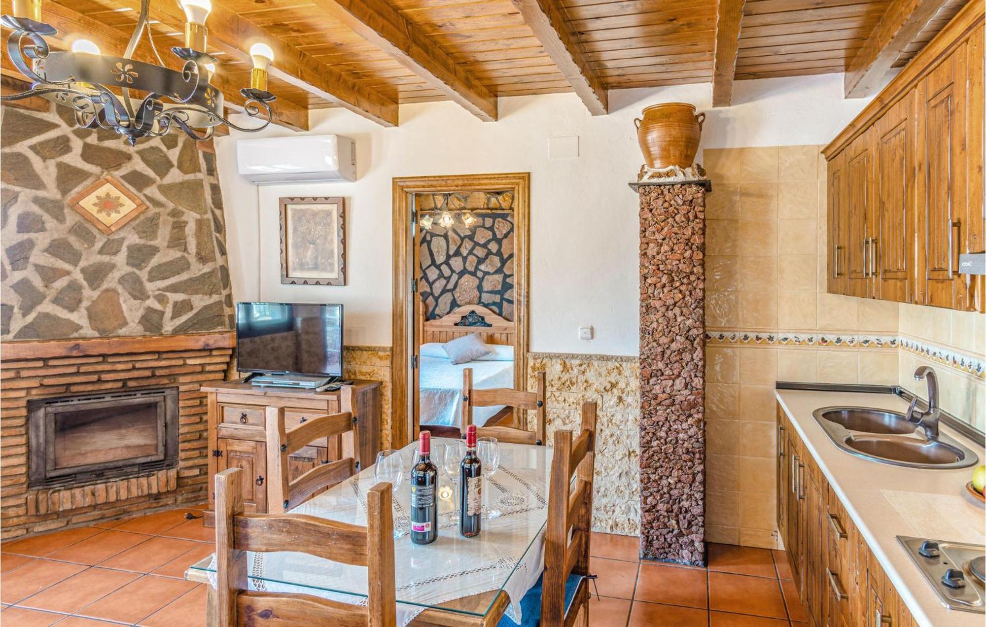 1 Bedroom Lovely Home In Месина-Бомбарон Экстерьер фото