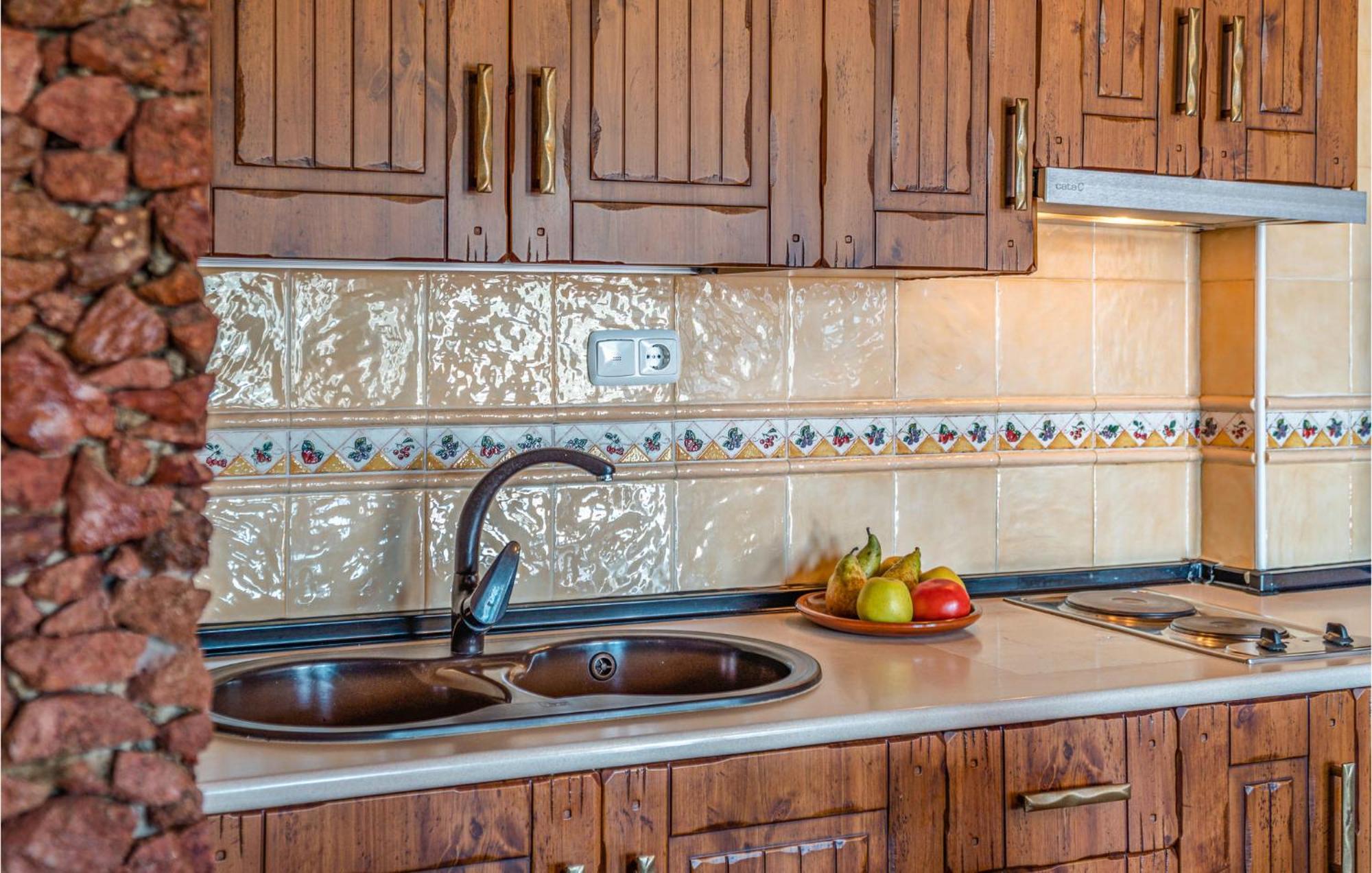 1 Bedroom Lovely Home In Месина-Бомбарон Экстерьер фото