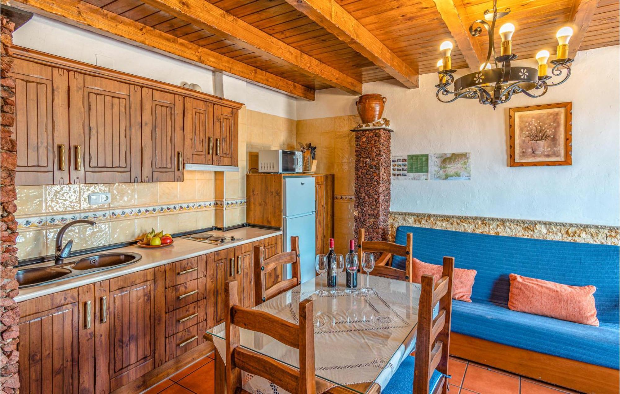 1 Bedroom Lovely Home In Месина-Бомбарон Экстерьер фото